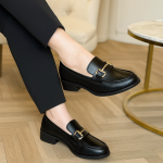 Mocassin Noir à Boucle Dorée