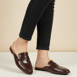 Mules plates effet cuir brillant à bande large – Style chic et moderne